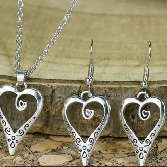 Silver Plated Scroll Heart Necklace and Earring Set NEW - Picture 2 of 8